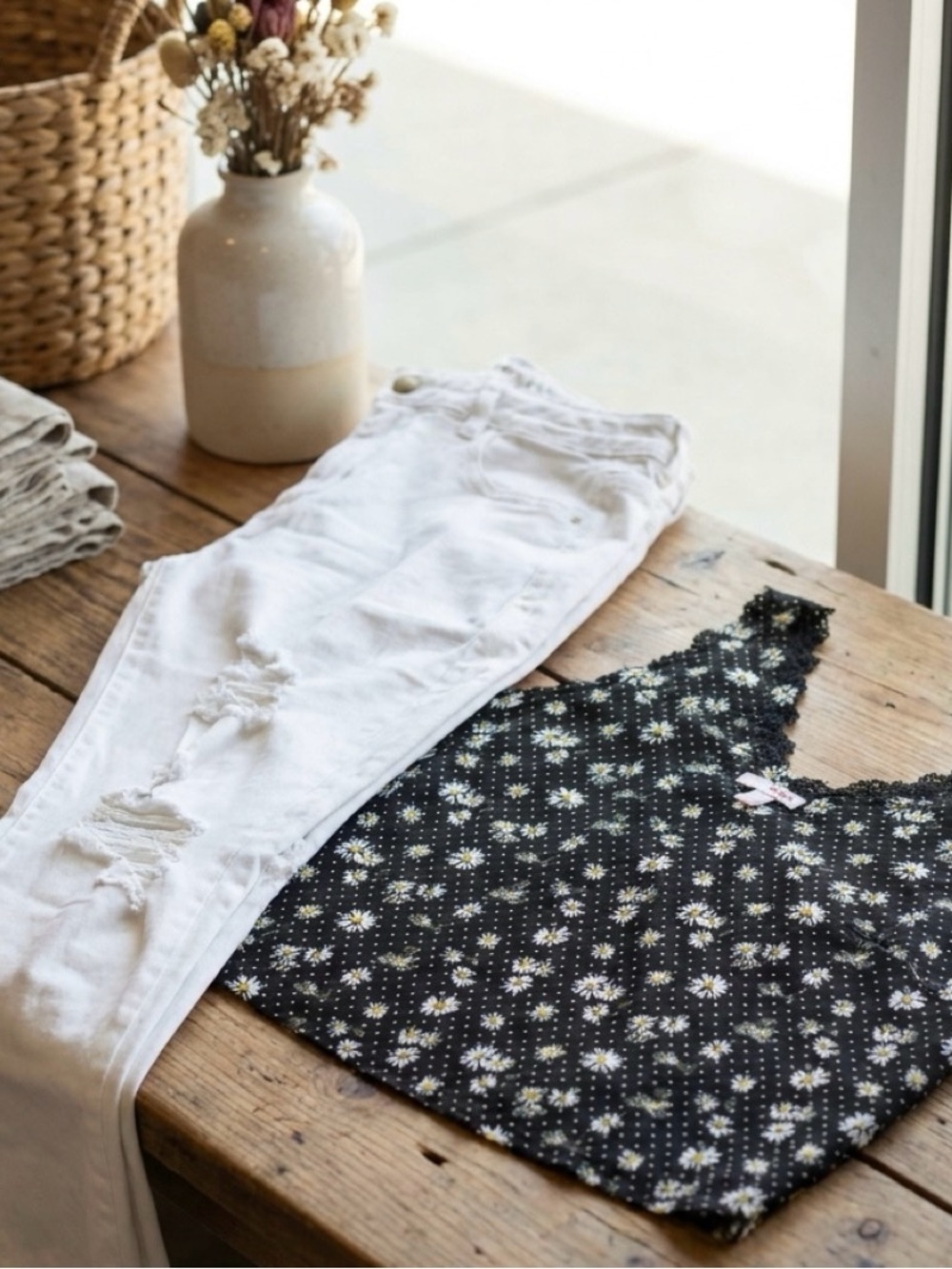 BONGO Black Daisy Scallop Edge Camisole - Picture 2 of 2